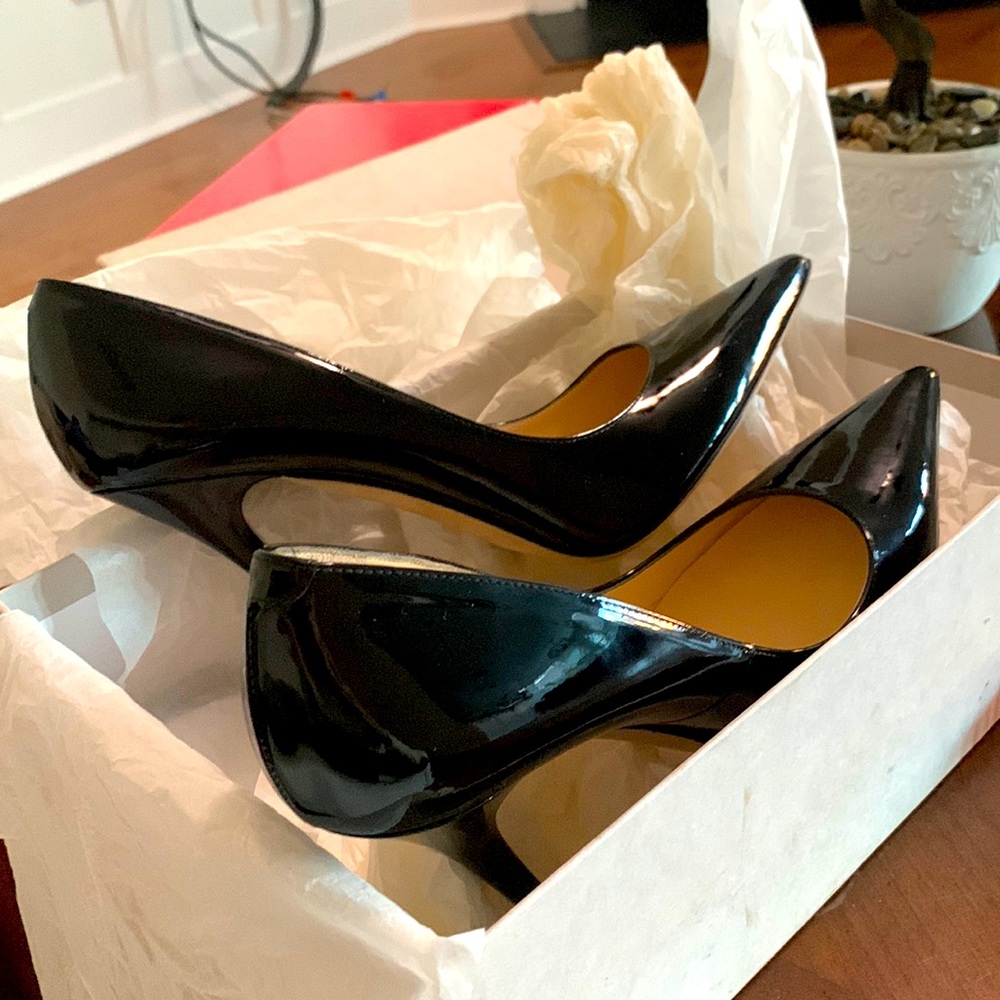 Brand new Jimmy choo shoe size 8(40) never worn. Have the original box and bag.